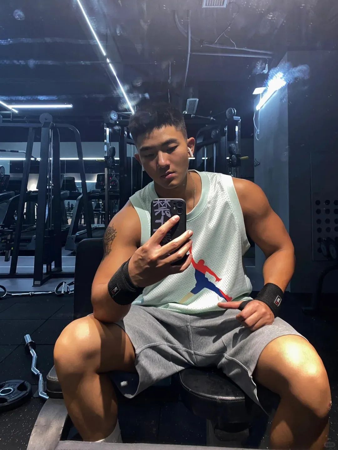 爷们肌肉帅 Boy，粗大手臂实力太顶了