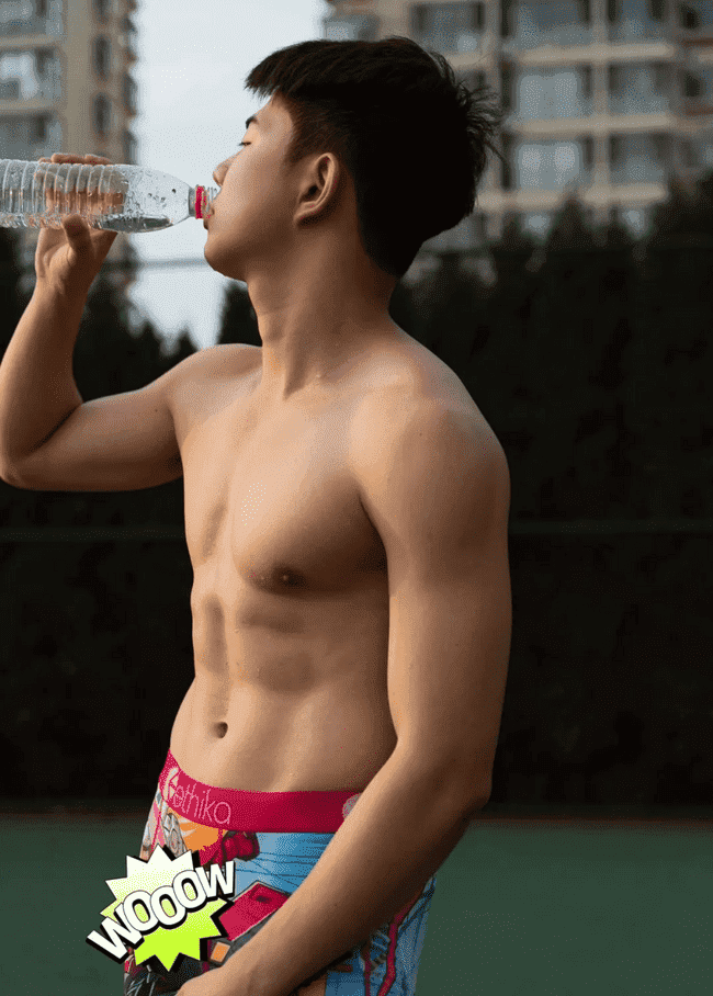 02 年田径小哥，肌肉线条 X 张力直接拉满 