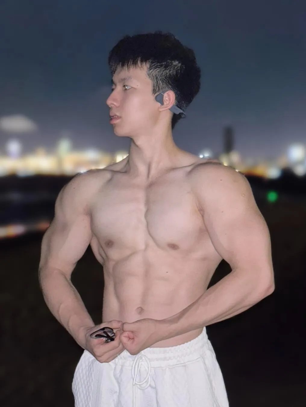 21 岁吉林肌肉体育生，荷尔蒙爆表，舔屏了！