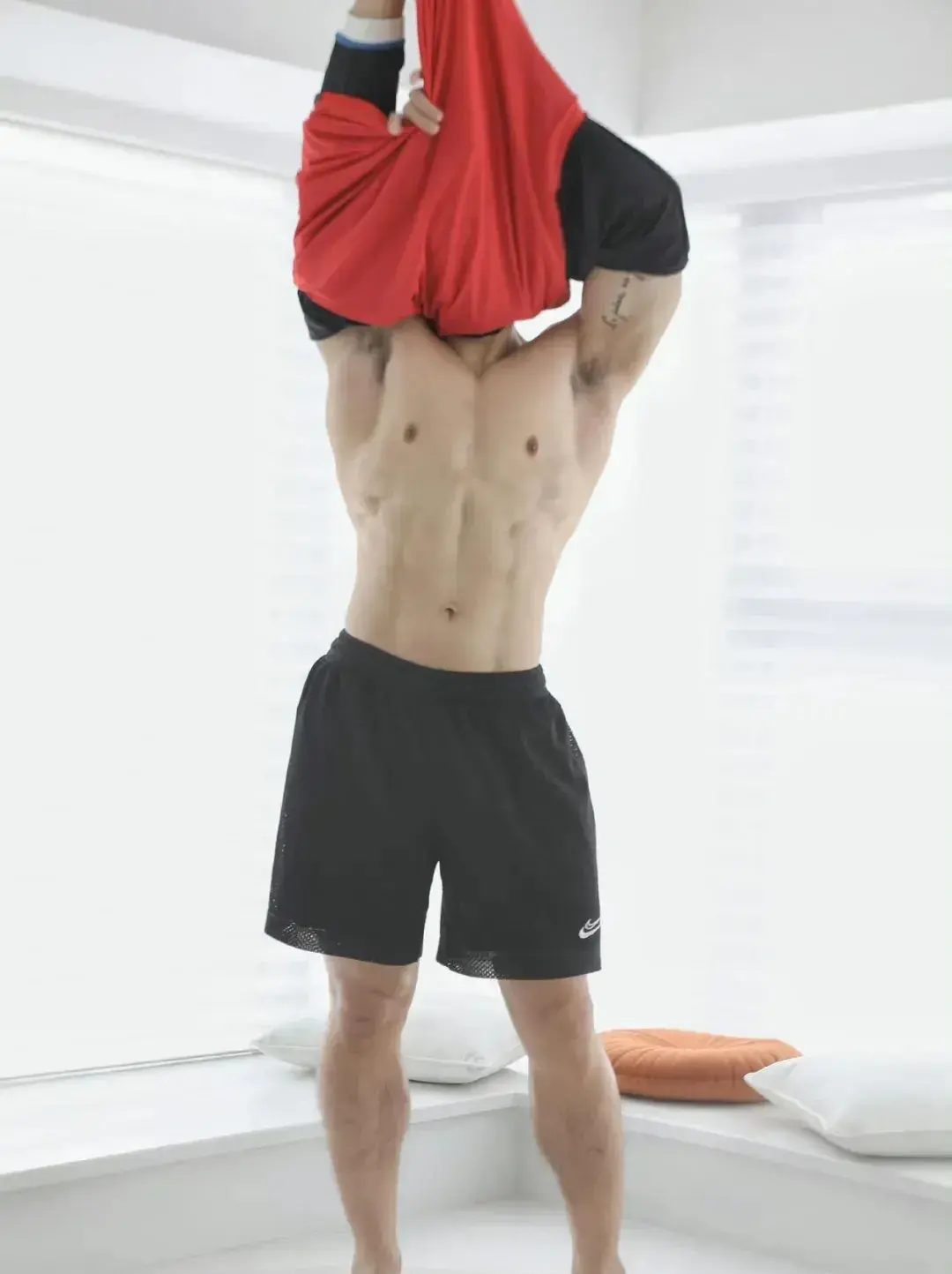 180cm 成都八块腹肌教练，肌肉线条太硬了 