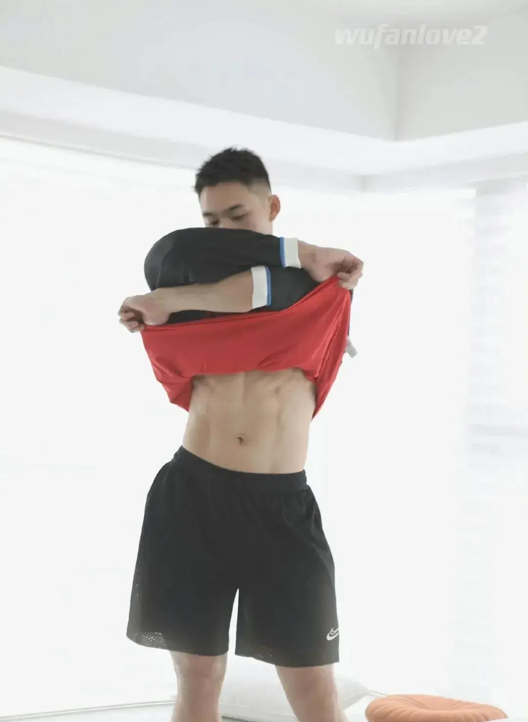 180cm 成都八块腹肌教练，肌肉线条太硬了 