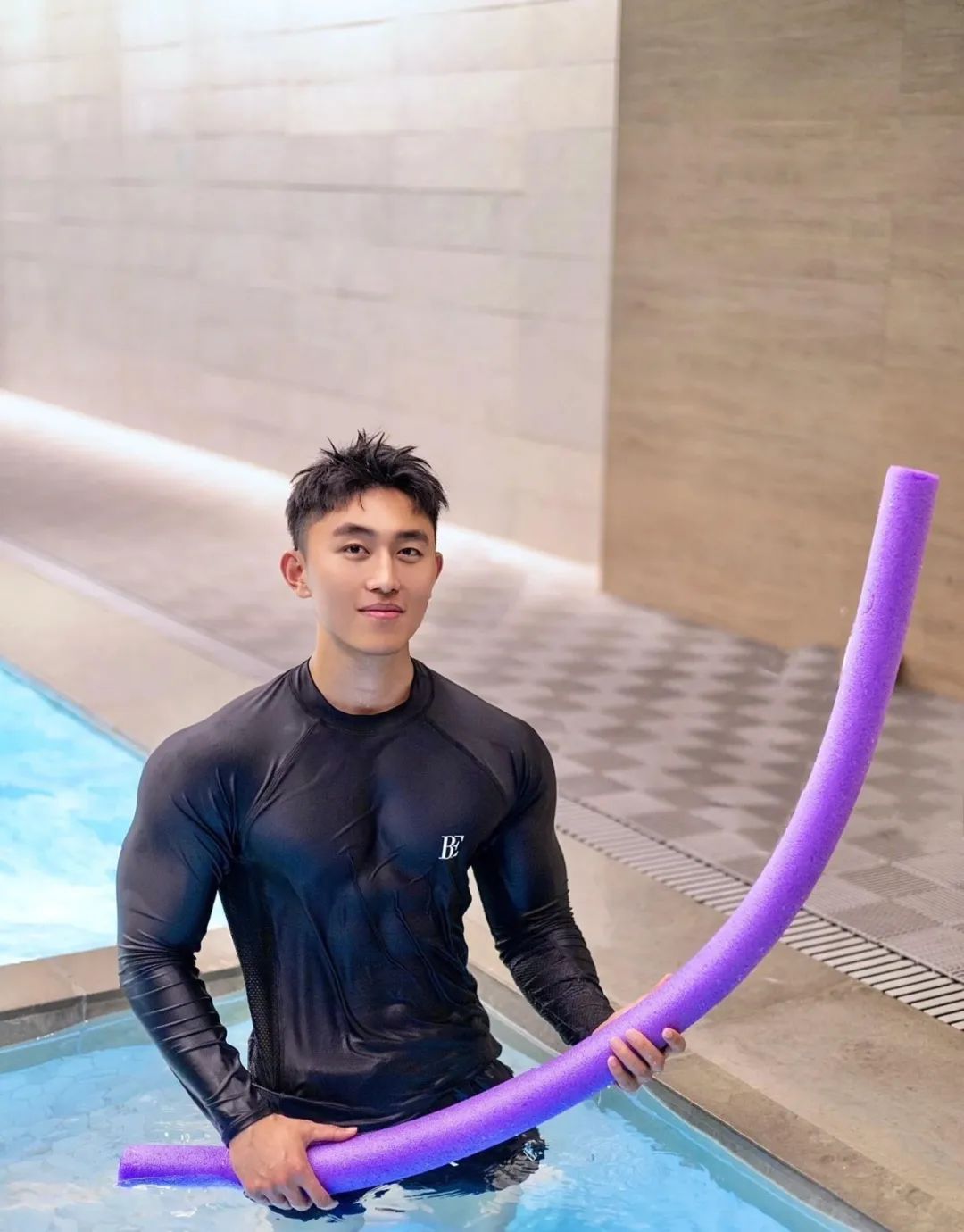 185cm 腹肌篮球大捷豹体育生，热爱酷跑 