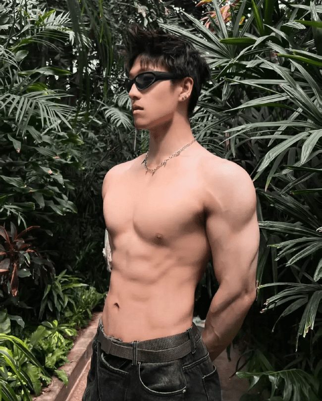 190cm 高挑身材 X 张力男模，人鱼线让人血脉偾张 