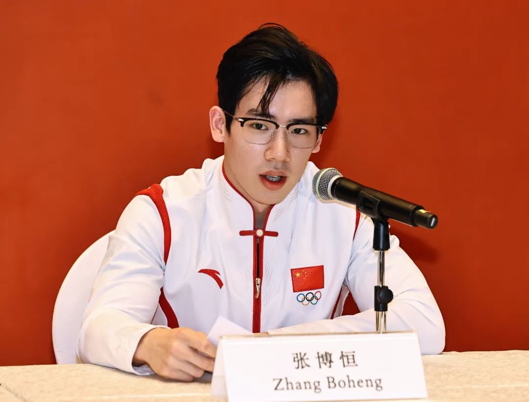24 岁体操帅哥张博恒，奥运出男模 