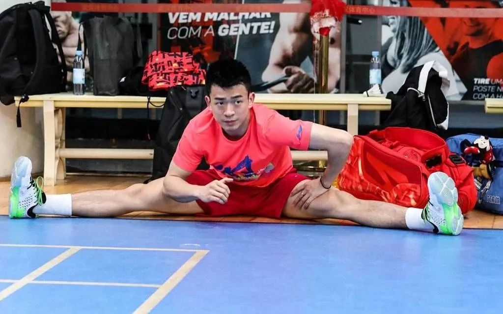 天选梦男郑思维！这个 97 年腹肌帅哥真的太可了！