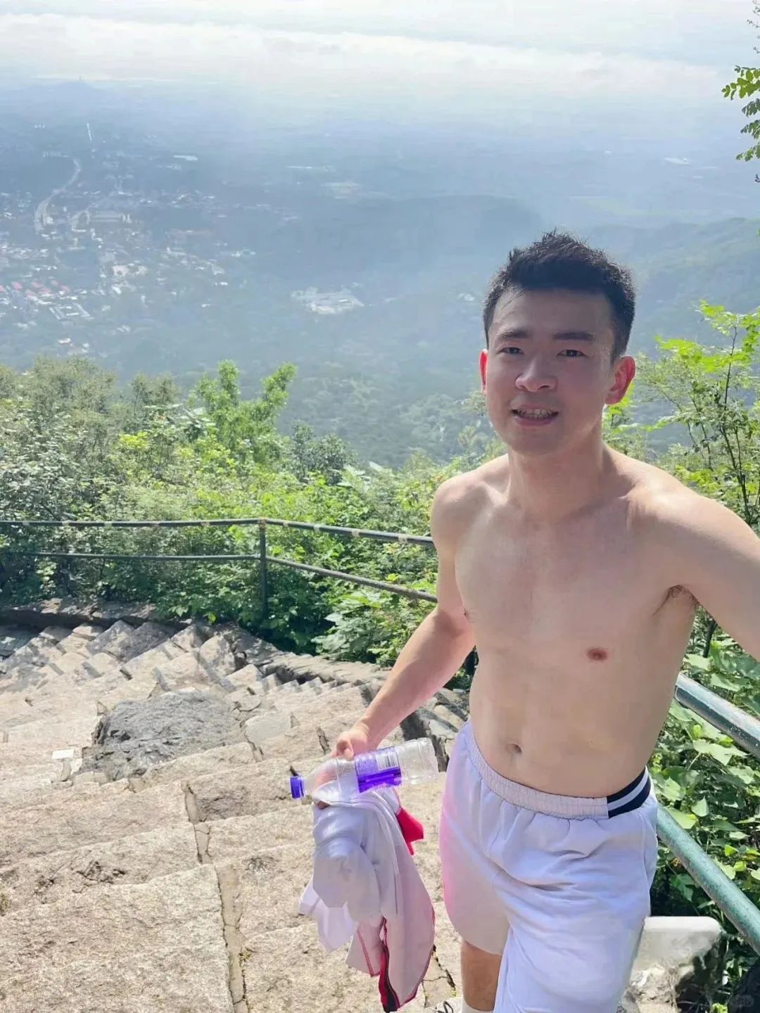天选梦男郑思维！这个 97 年腹肌帅哥真的太可了！