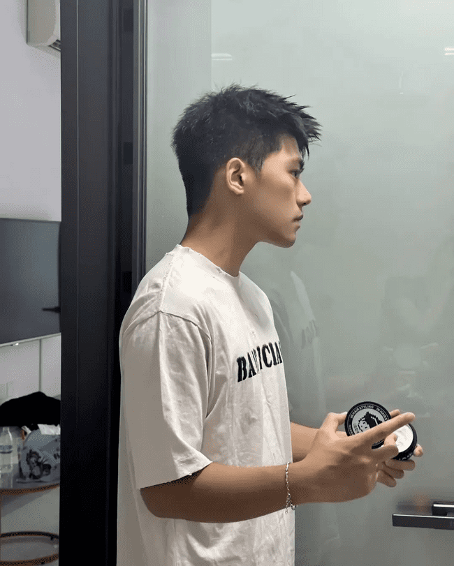 185cm 优质男大，18 岁少年郎的放纵时光 