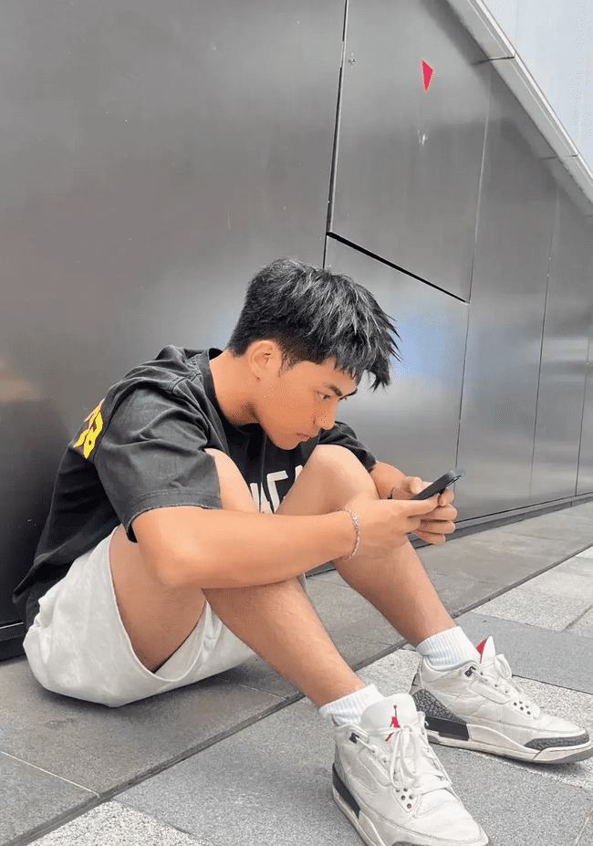 185cm 优质男大，18 岁少年郎的放纵时光 