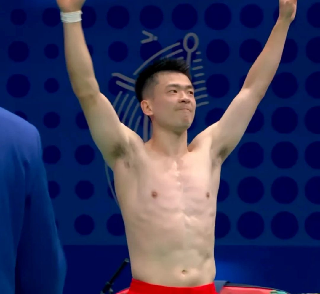 天选梦男郑思维！这个 97 年腹肌帅哥真的太可了！