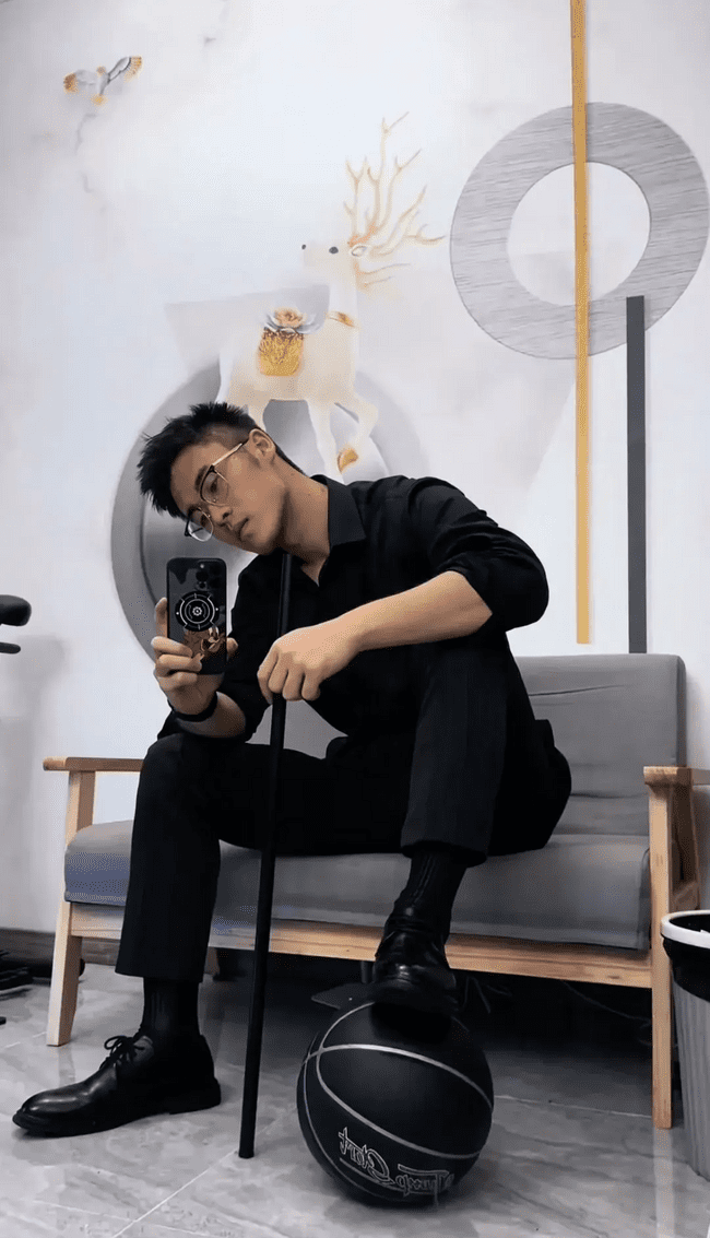  直率调教：山东黑袜小哥的鞭子你 Hold 住吗？