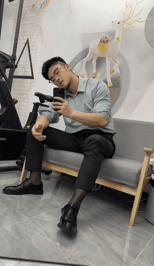 直率调教：山东黑袜小哥的鞭子你 Hold 住吗？