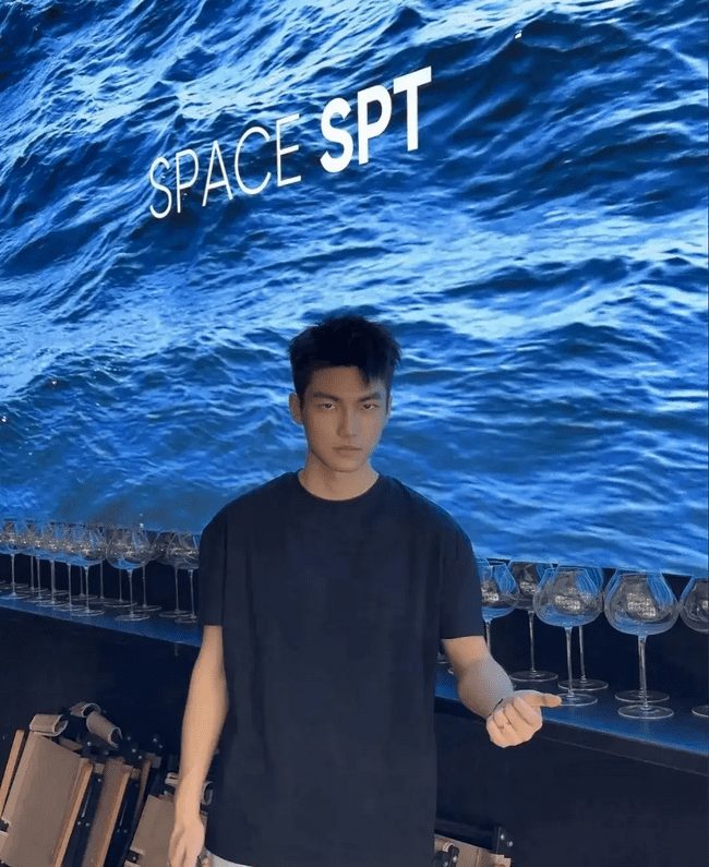  素颜也难掩帅气，摩羯小哥哥的顶级搭配秀 