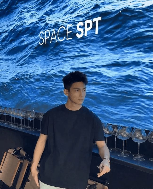  素颜也难掩帅气，摩羯小哥哥的顶级搭配秀 