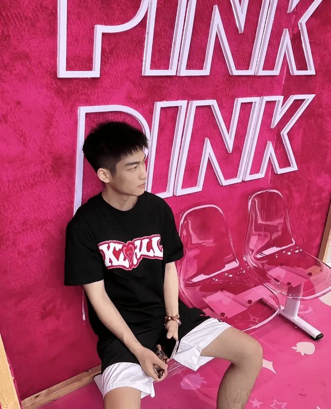  素颜也难掩帅气，摩羯小哥哥的顶级搭配秀 
