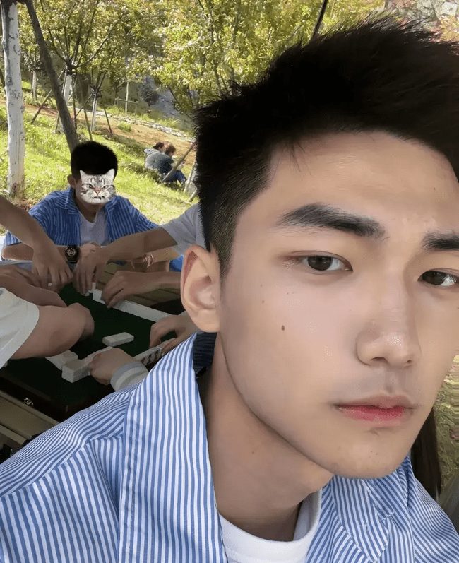  素颜也难掩帅气，摩羯小哥哥的顶级搭配秀 