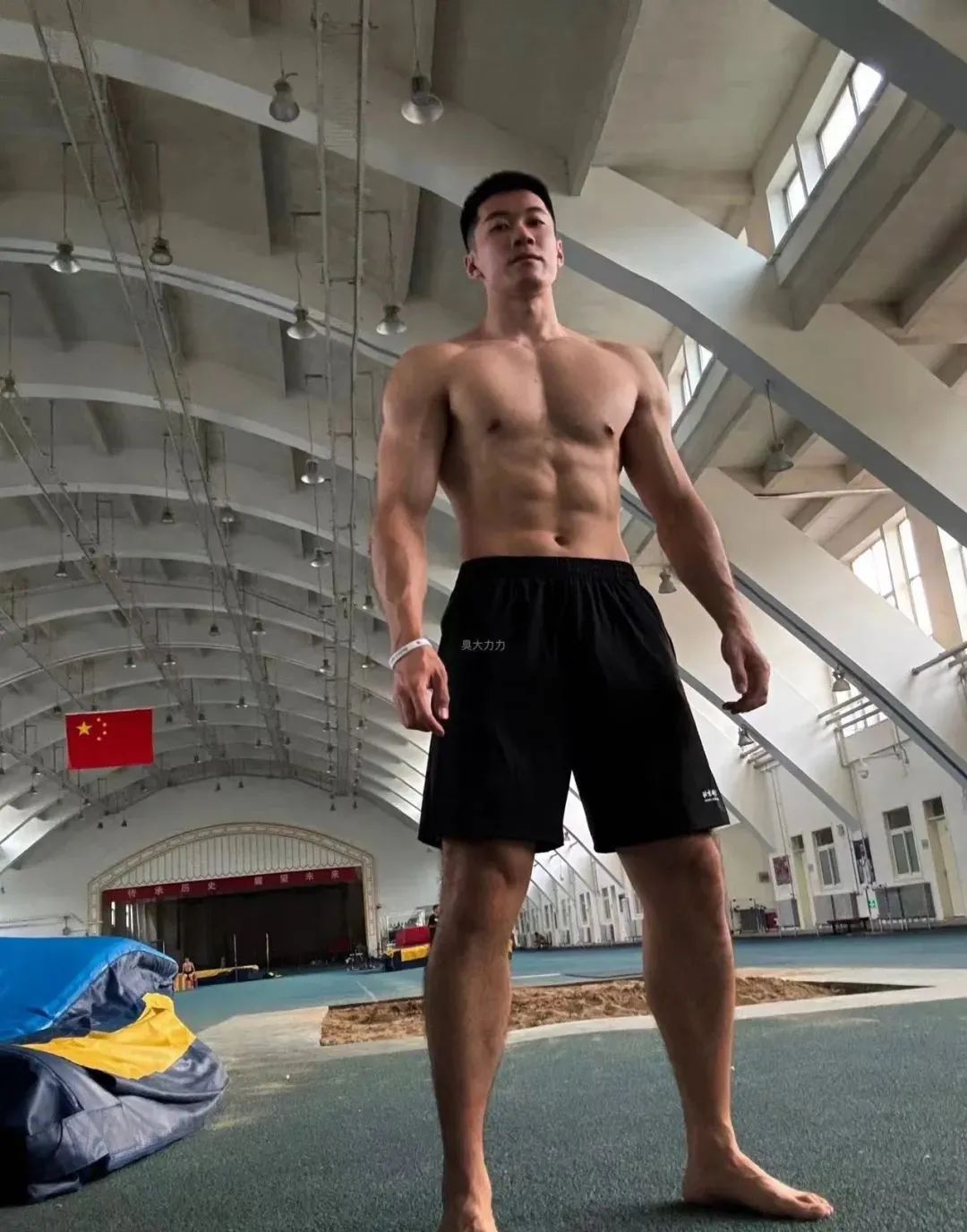 19cm 洗澡肌肉帅哥自拍私照流出，居然不打码！