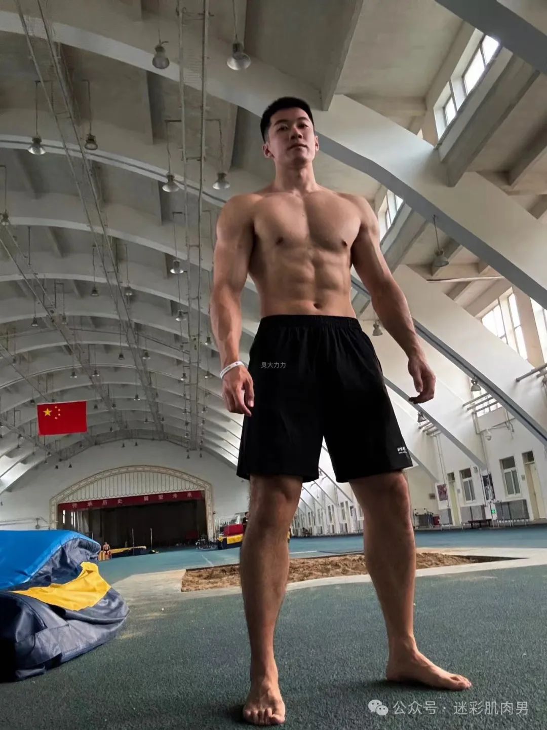  洗澡间自拍私照流出的翘臀男居然是他？不打码爆棚了！