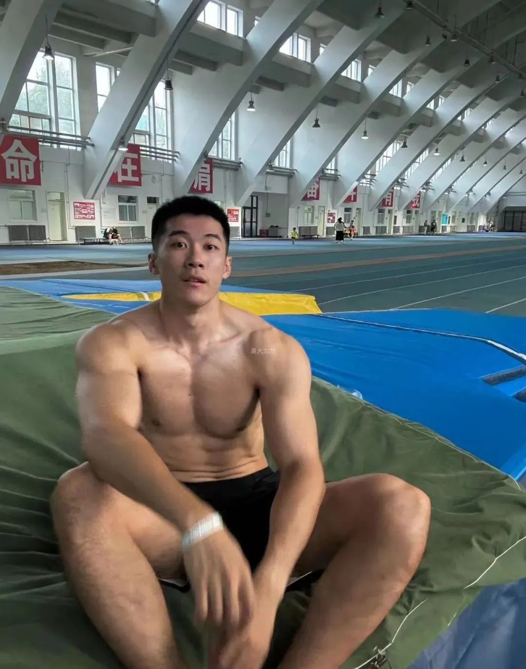 19cm 洗澡肌肉帅哥自拍私照流出，居然不打码！