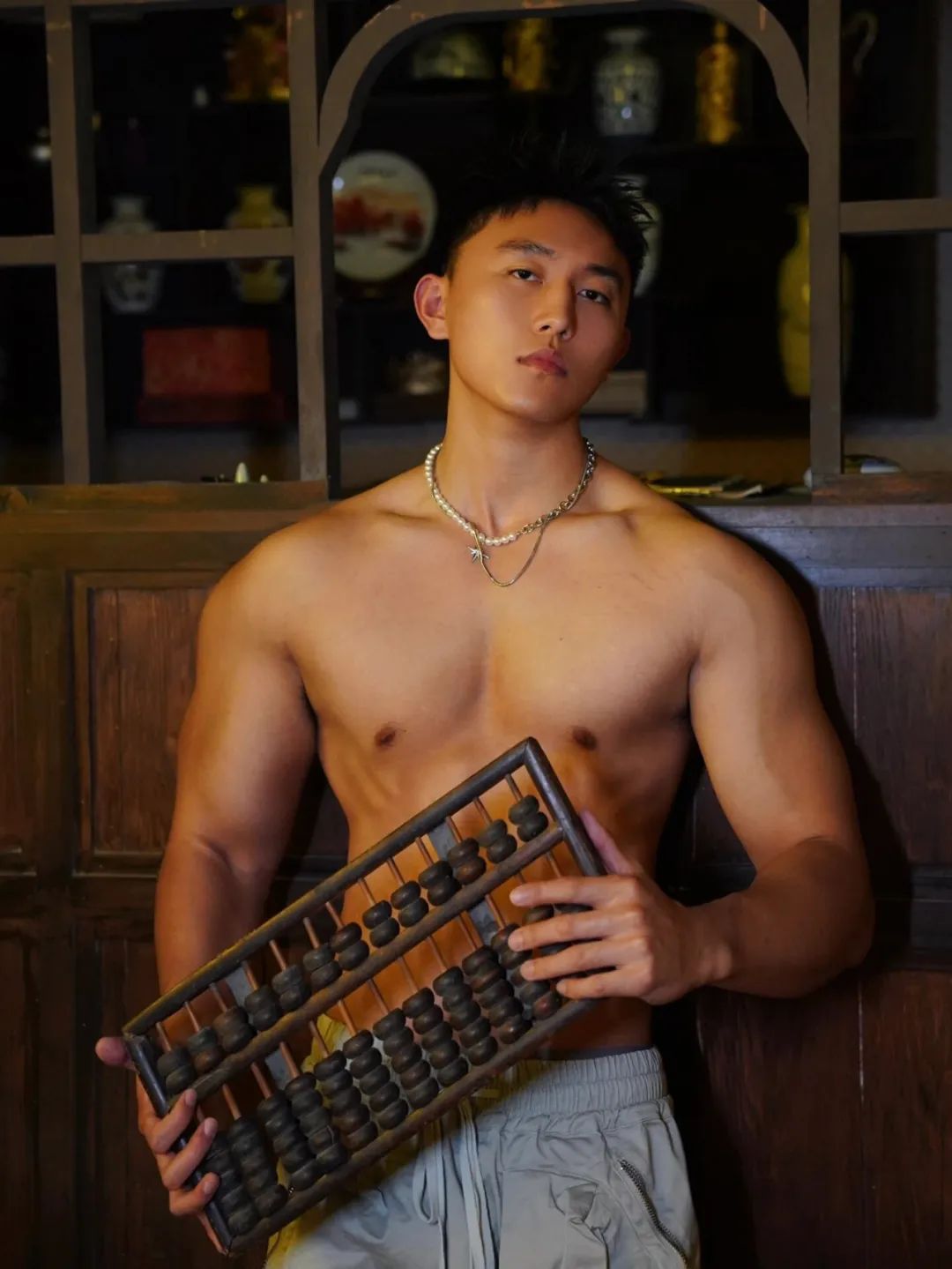 185cm 腹肌篮球大捷豹体育生，热爱酷跑 