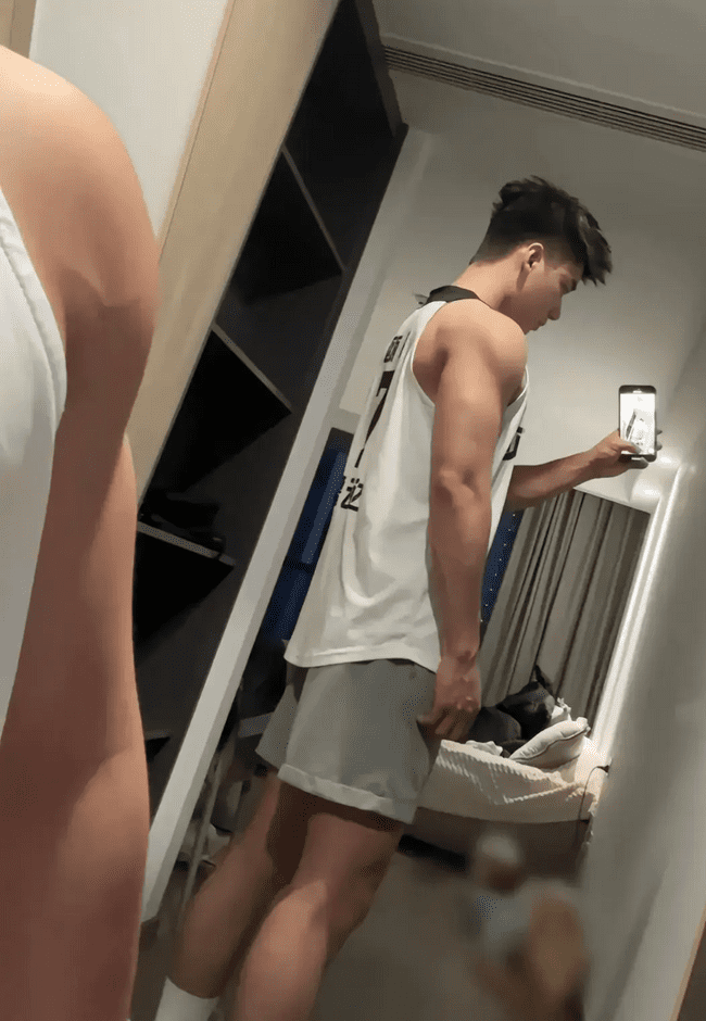 23 岁篮球体育生，让人无法抗拒的完美男友 