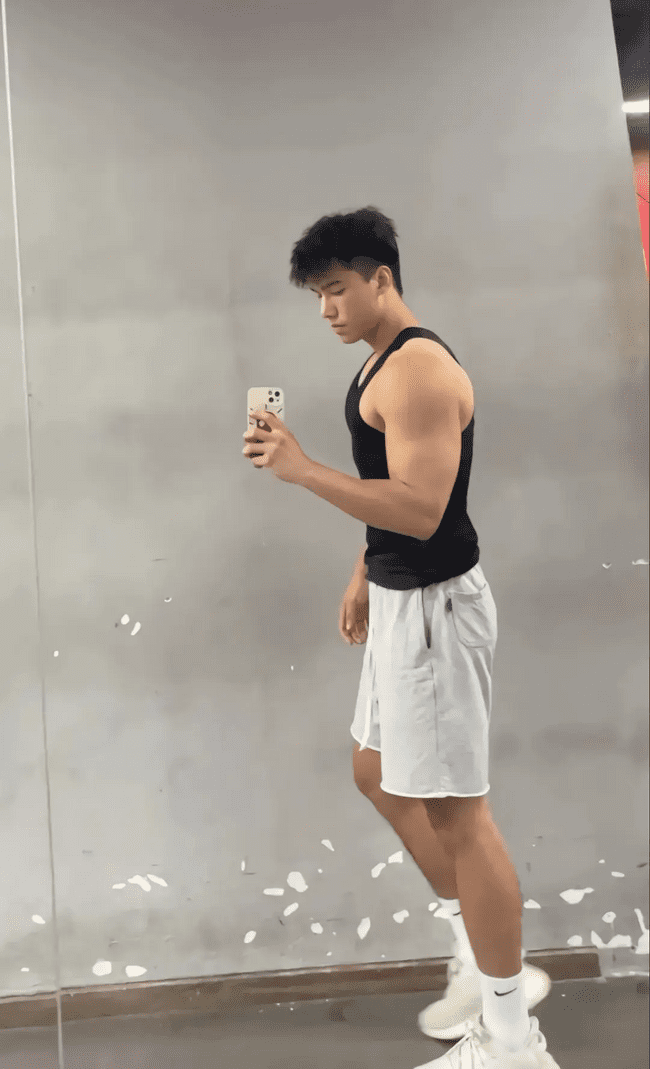 23 岁篮球体育生，让人无法抗拒的完美男友 