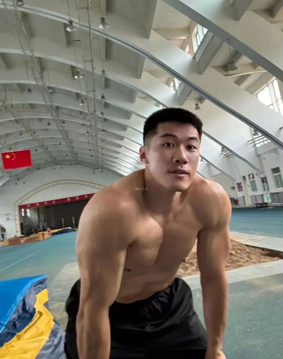 19cm 洗澡肌肉帅哥自拍私照流出，居然不打码！
