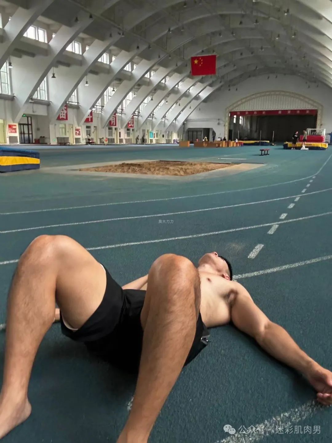  洗澡间自拍私照流出的翘臀男居然是他？不打码爆棚了！