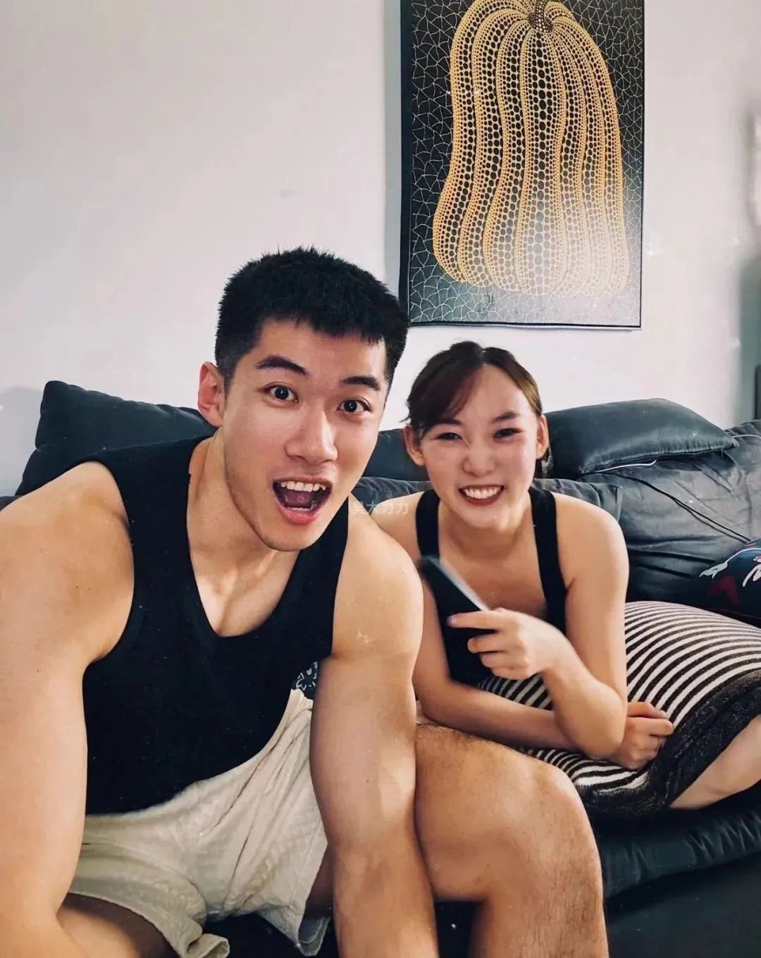 19cm 洗澡肌肉帅哥自拍私照流出，居然不打码！