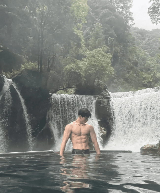  成都 00 后直男肌肉男神，日常身材太硬了！