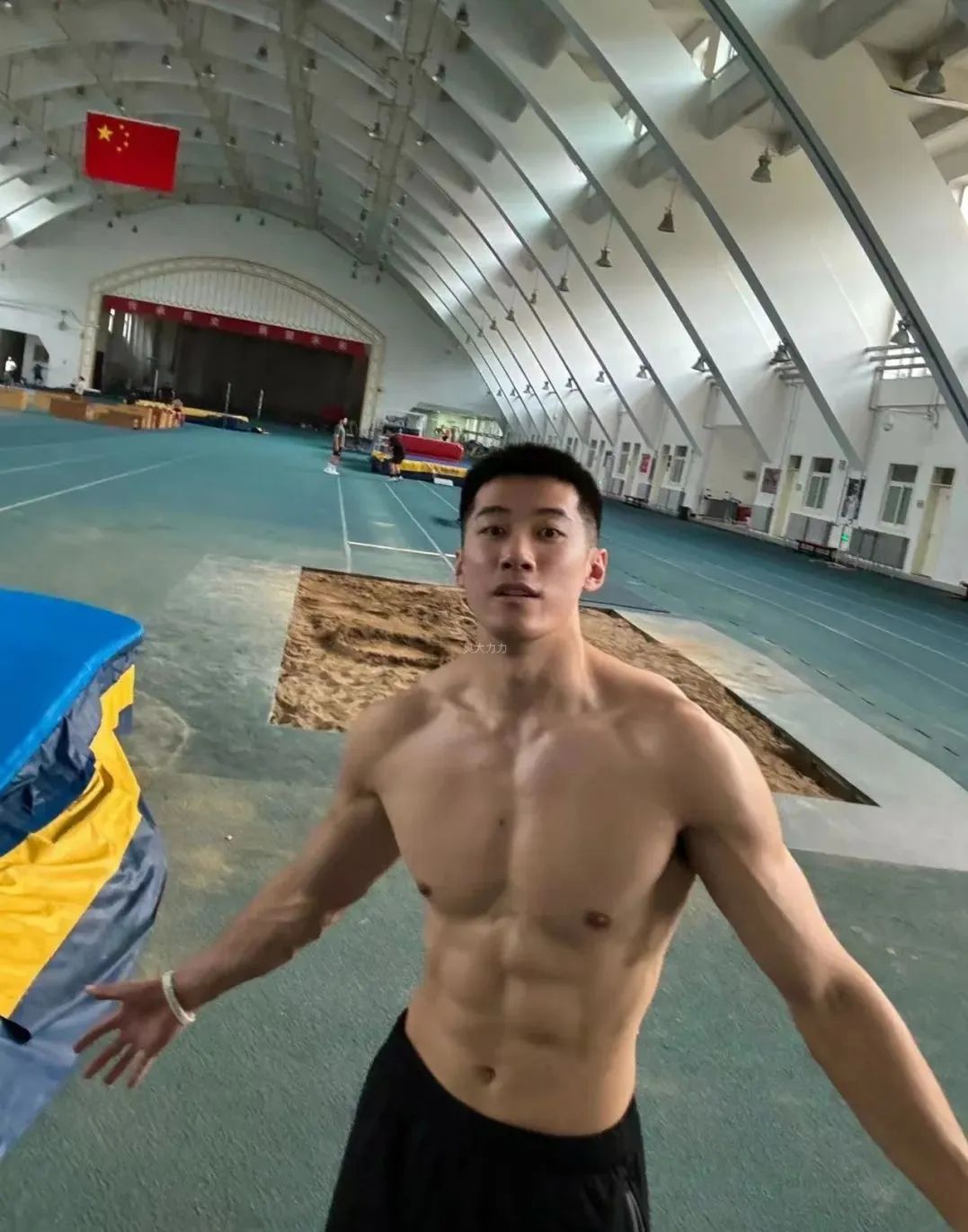19cm 洗澡肌肉帅哥自拍私照流出，居然不打码！