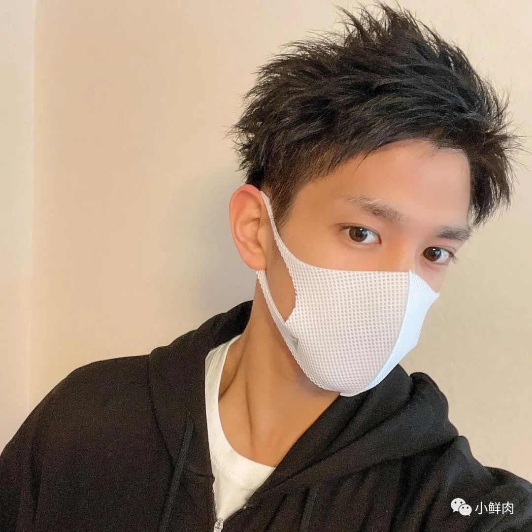 推特网红肌肉爸爸私教课卖五百，约的都是男顾客值吗？