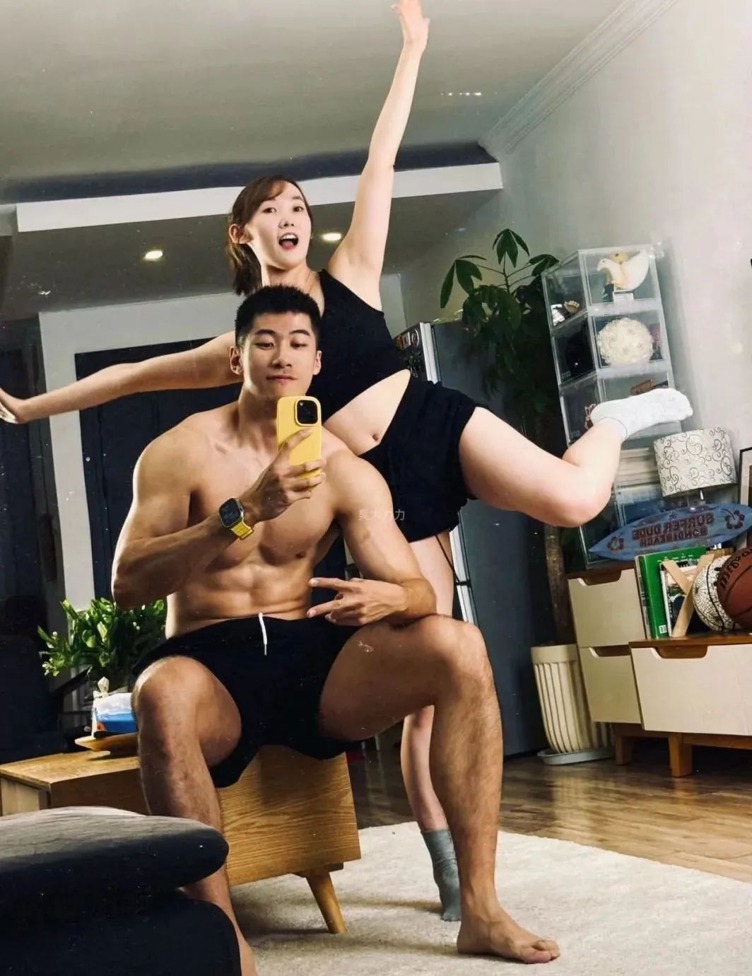 19cm 洗澡肌肉帅哥自拍私照流出，居然不打码！