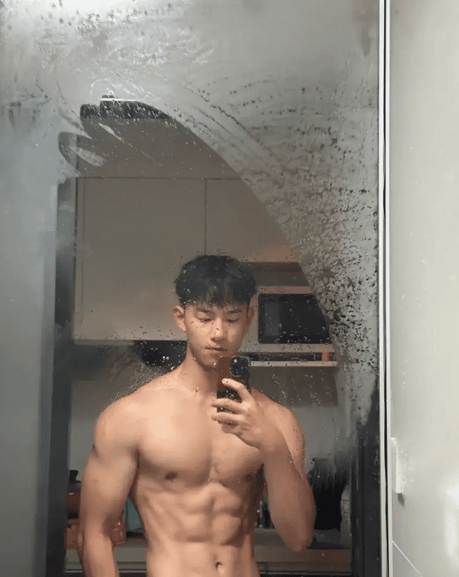  成都 00 后直男肌肉男神，日常身材太硬了！