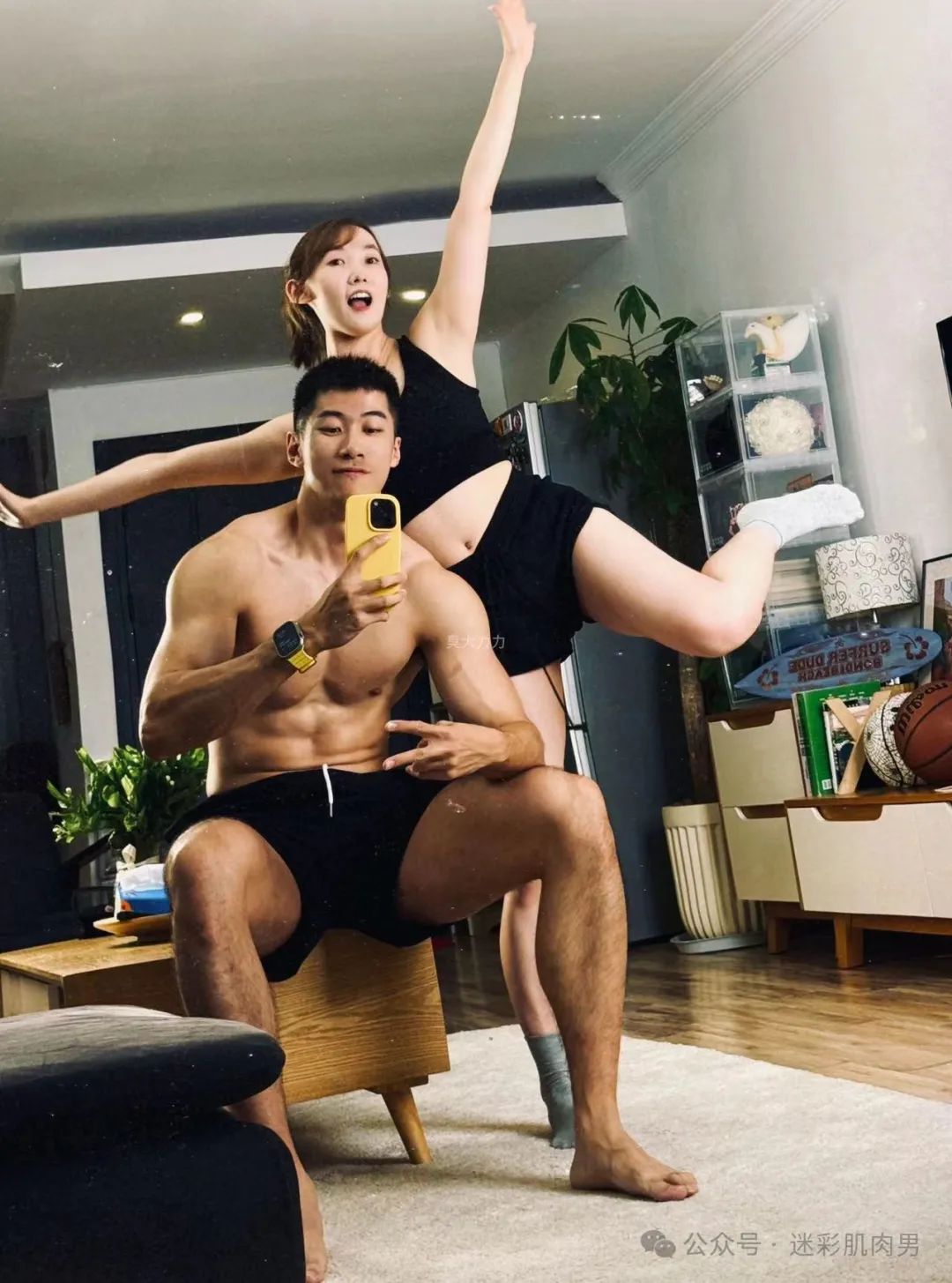  洗澡间自拍私照流出的翘臀男居然是他？不打码爆棚了！