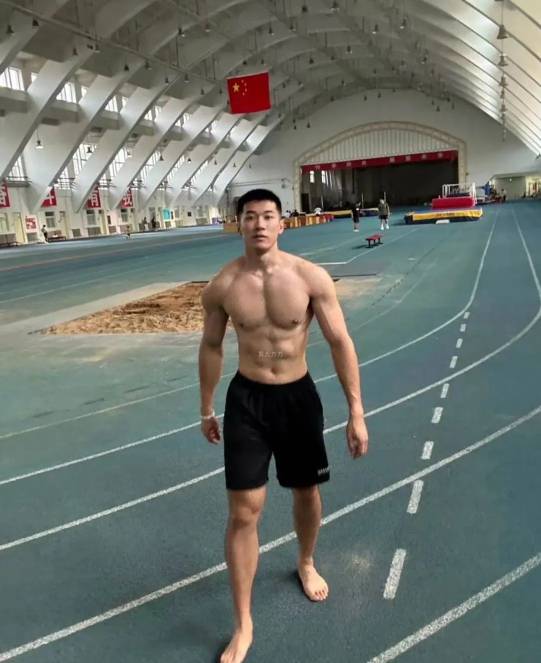 19cm 洗澡肌肉帅哥自拍私照流出，居然不打码！