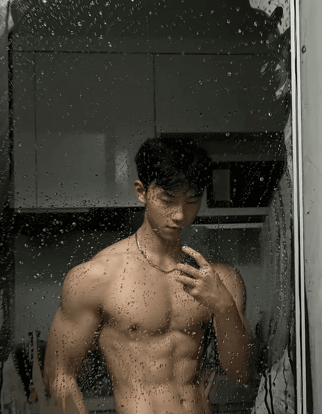  成都 00 后直男肌肉男神，日常身材太硬了！