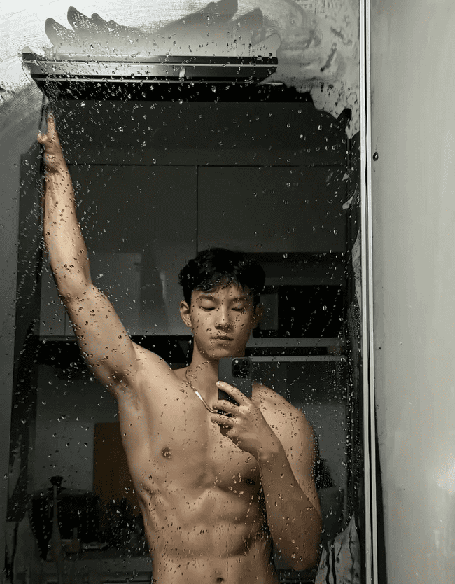  成都 00 后直男肌肉男神，日常身材太硬了！