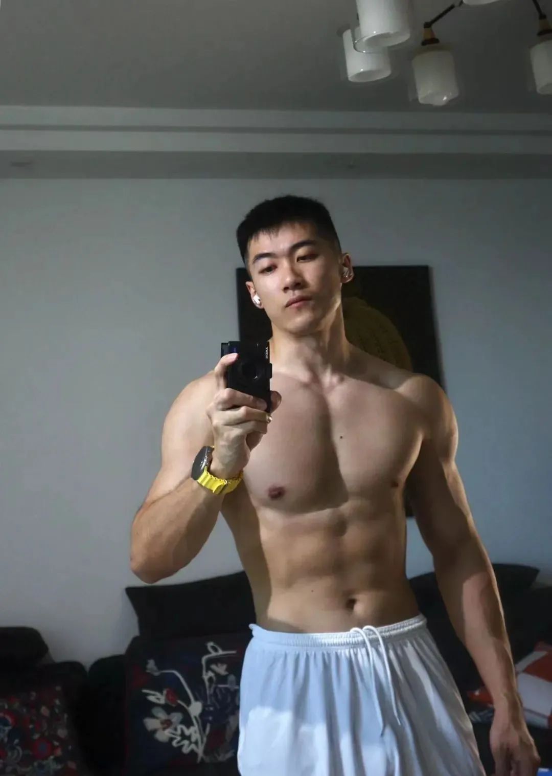 19cm 洗澡肌肉帅哥自拍私照流出，居然不打码！