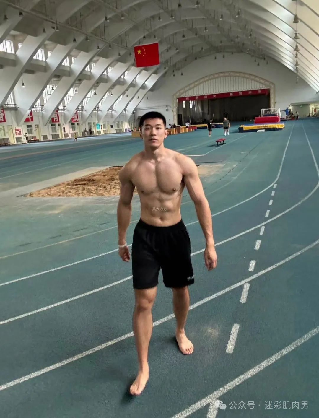  洗澡间自拍私照流出的翘臀男居然是他？不打码爆棚了！