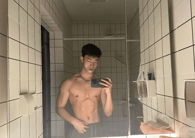 成都 00 后直男肌肉男神，日常身材太硬了！