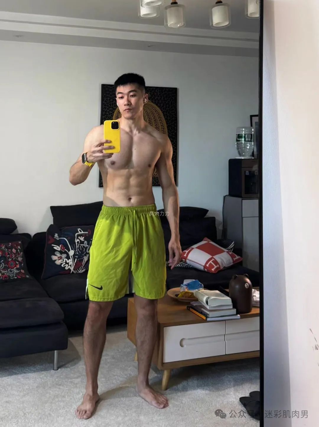 洗澡间自拍私照流出的翘臀男居然是他？不打码爆棚了！