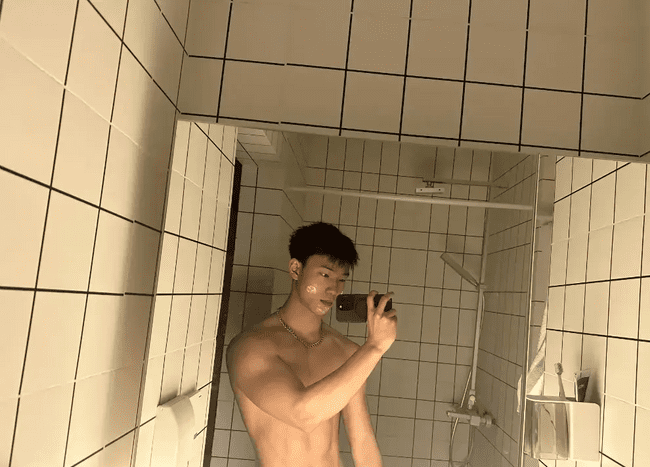  成都 00 后直男肌肉男神，日常身材太硬了！