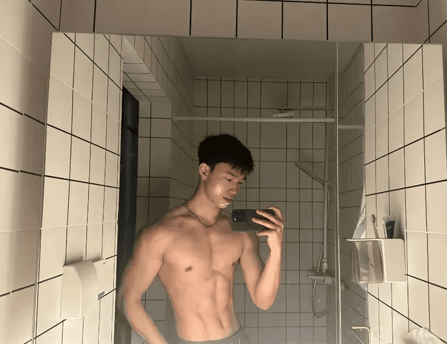  成都 00 后直男肌肉男神，日常身材太硬了！