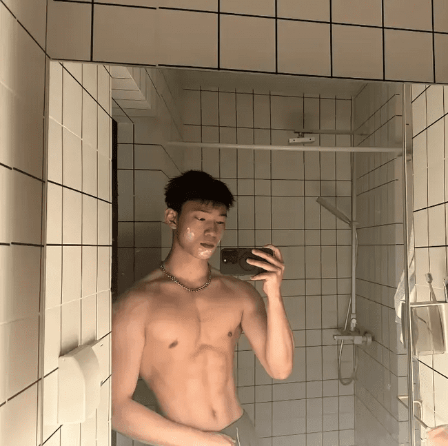  成都 00 后直男肌肉男神，日常身材太硬了！