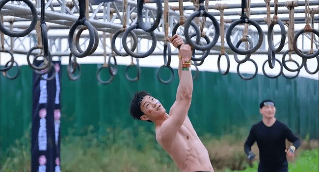  成都 00 后直男肌肉男神，日常身材太硬了！