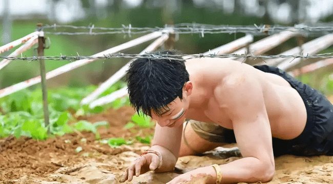  成都 00 后直男肌肉男神，日常身材太硬了！