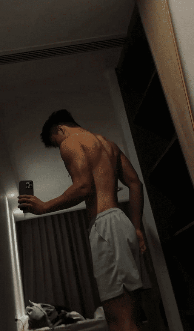 23 岁篮球体育生,让人无法抗拒的完美男友 23 岁篮球体育生,让人无法抗拒的完美男友