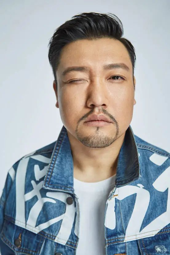 《狂飙》贾冰练肌肉做“腋下管理”，憨憨让人惊呆了 