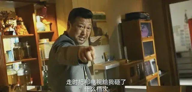 《狂飙》贾冰练肌肉做“腋下管理”，憨憨让人惊呆了 