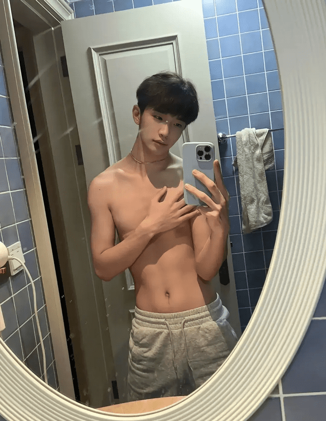  小鲜肉的白袜诱惑，藏不住的青春魅力！